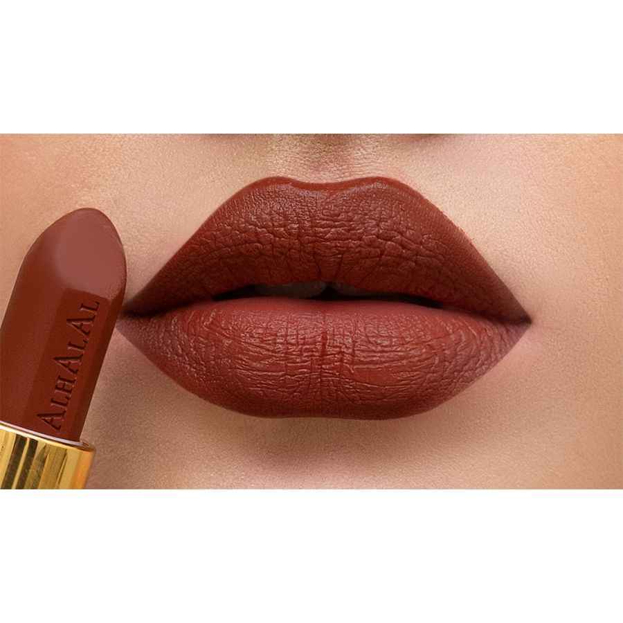 Alhalal cosmetics velvet lippenstift in BRUIN ORANJE LIPPENSTIFT kleur op volle lippen