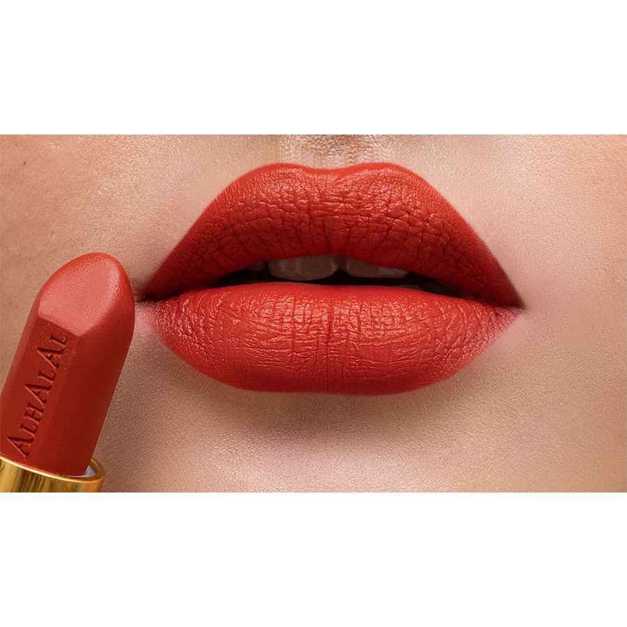 Alhalal cosmetics DONKERE LIPPENSTIFT velvet lipstick in warme rode tint met fluweelachtige textuur