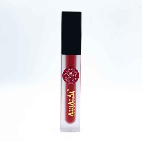 Batom líquido suave da Alhalal Cosmetics num tom vermelho com tampa preta