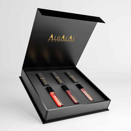 Conjunto de batons Alhalal Cosmetics com três batons diferentes em embalagem preta de luxo